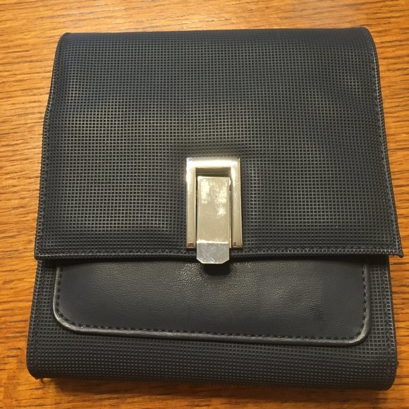 Black Trifold Crossbody Bag - Picture 5 of 12